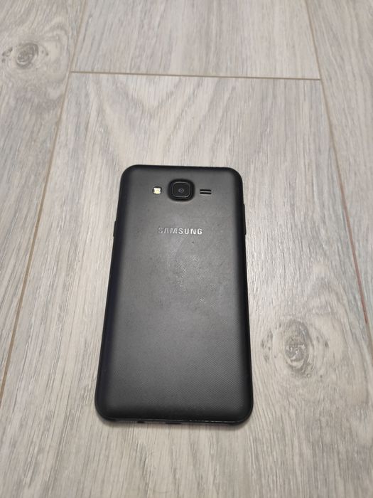 Телефон Samsung galaxy j7 neo