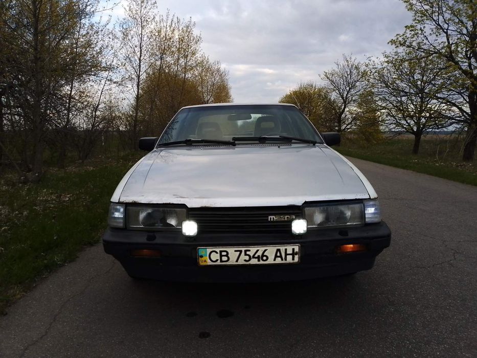 Автомобіль Мазда 626