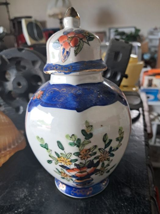 Pote decorativo em porcelana