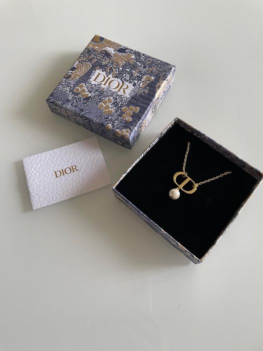 Piekni naszyjnik z perelka Dior