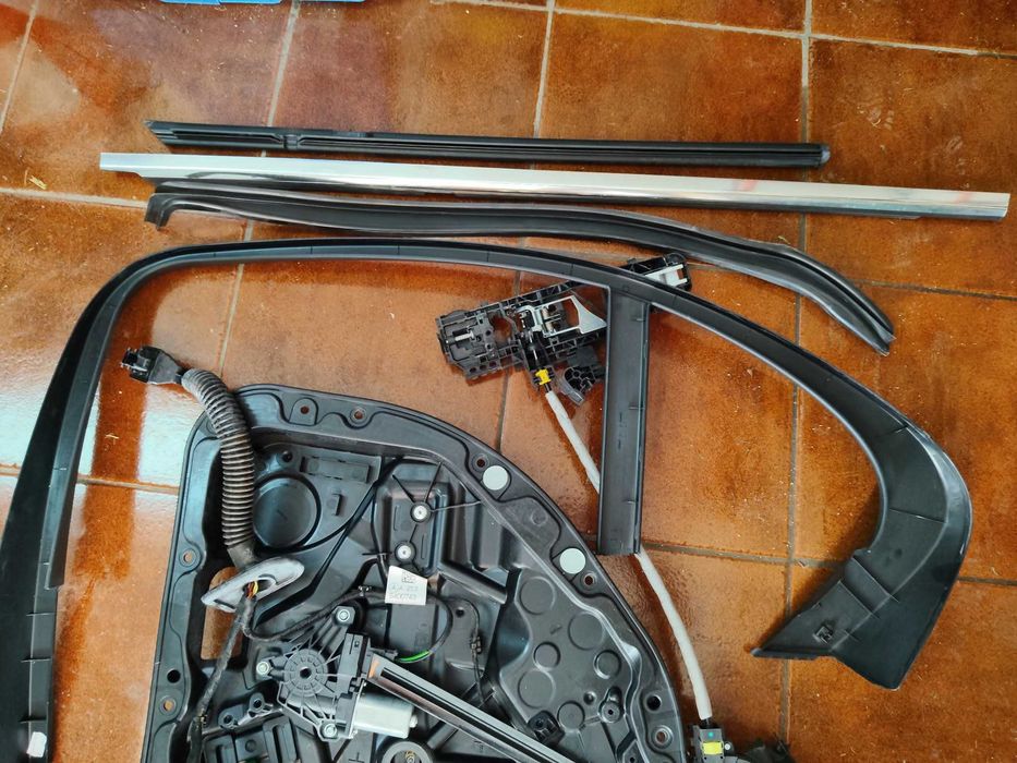 Mercedes W213 E220 Todo o Interior mecanica da porta Traseira lado condutor. Inclui vidros fumados. A118515, A2139002722, A2137600100, A2135400743,etc