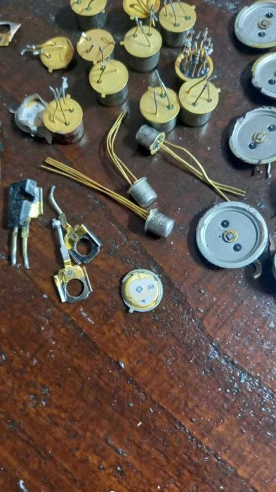 Радіодеталі різні.