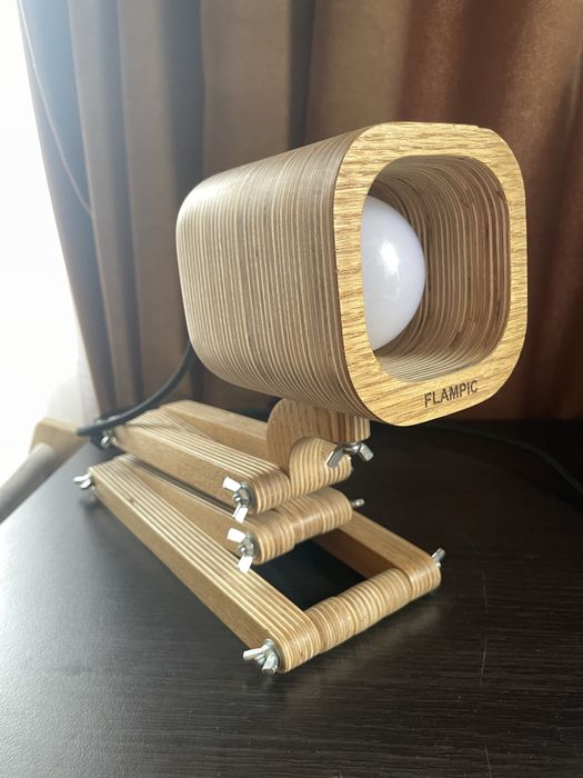 Настільна лампа Pixaro Light від Flampic зі смарт Led лампочкою