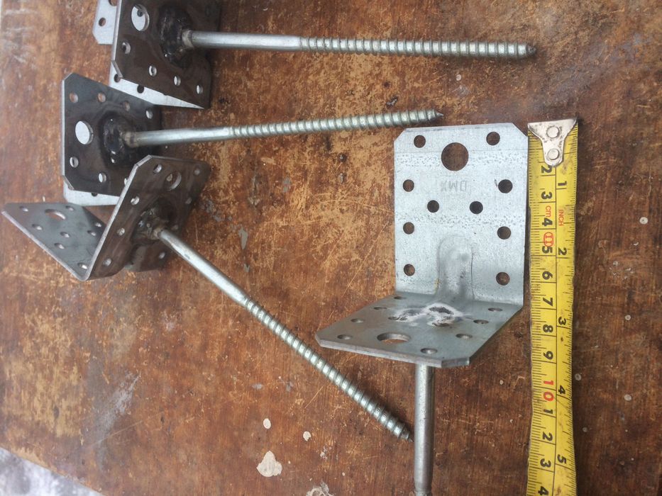 Łącznik kątowy z przyspawaną śrubą kątownik do montażu balustrady