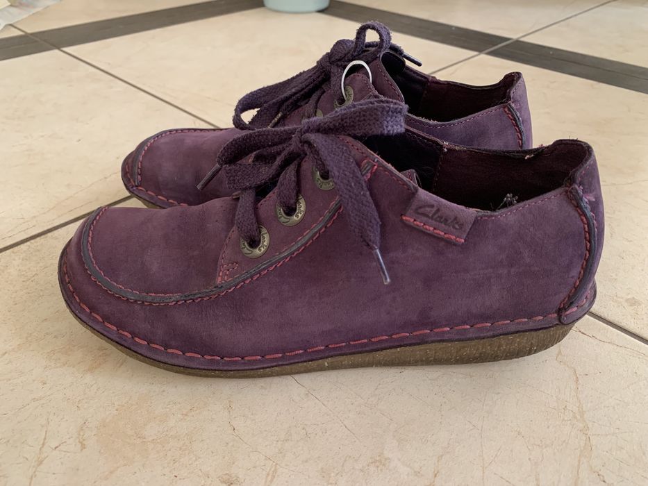 Продам фирменные туфли ботинки Clarks