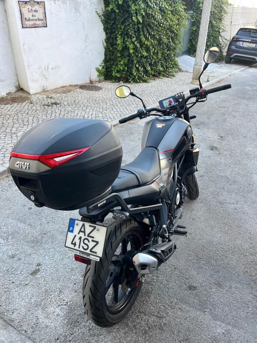 Benelli 125 com 439 km reais