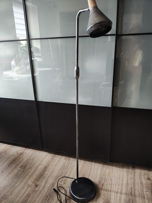 Lampa stojąca metalowa