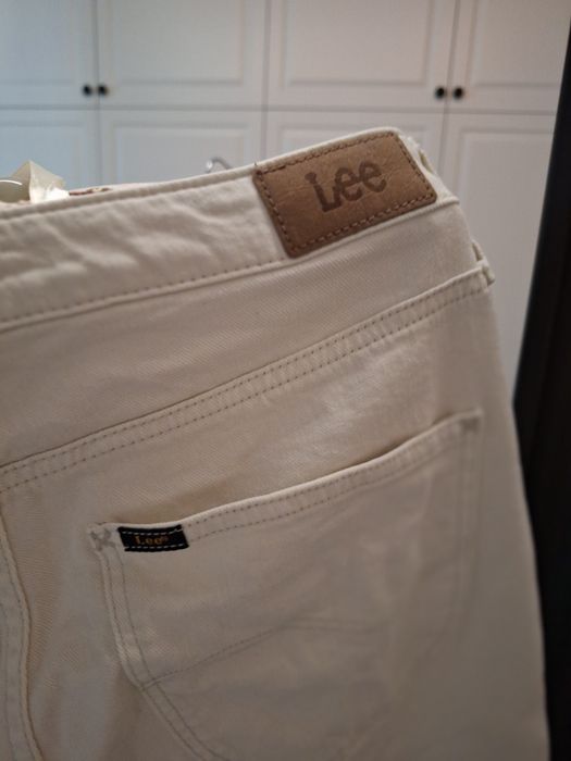 Jeansy Lee model Carol W28 L31 kość słoniowa na lato