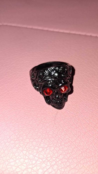 Aneis e colares de caveira