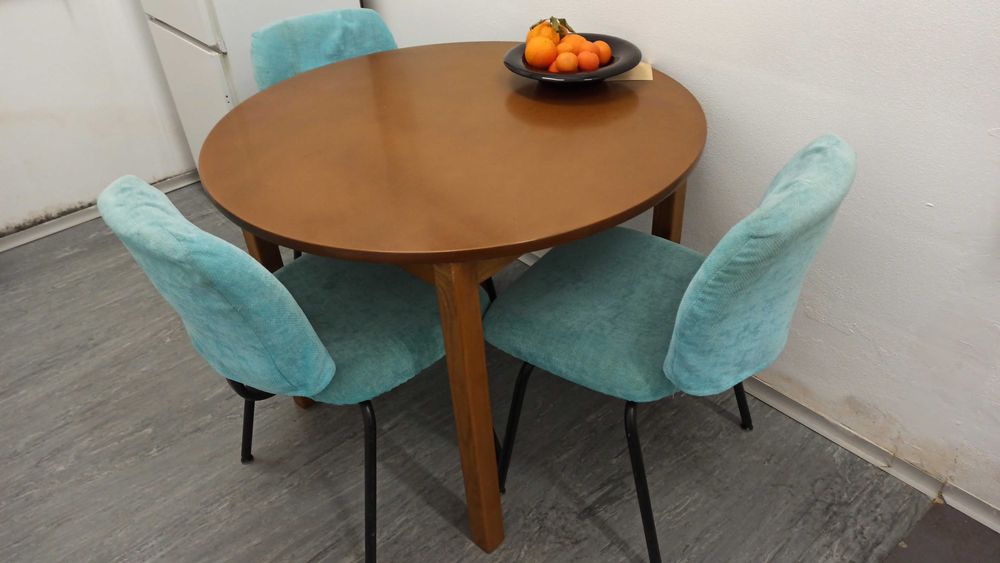 Cadeiras almofadadas confortáveis