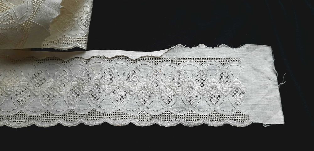 Красивое кружево с вышивкой гладью