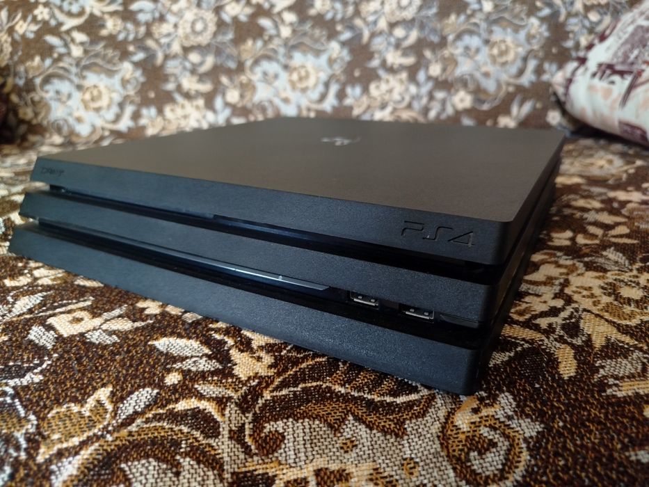 Продам playstation 4 pro 1 tb з акаунтом