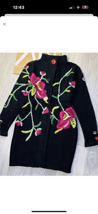Пальто вязане ,вишите.Кардиган