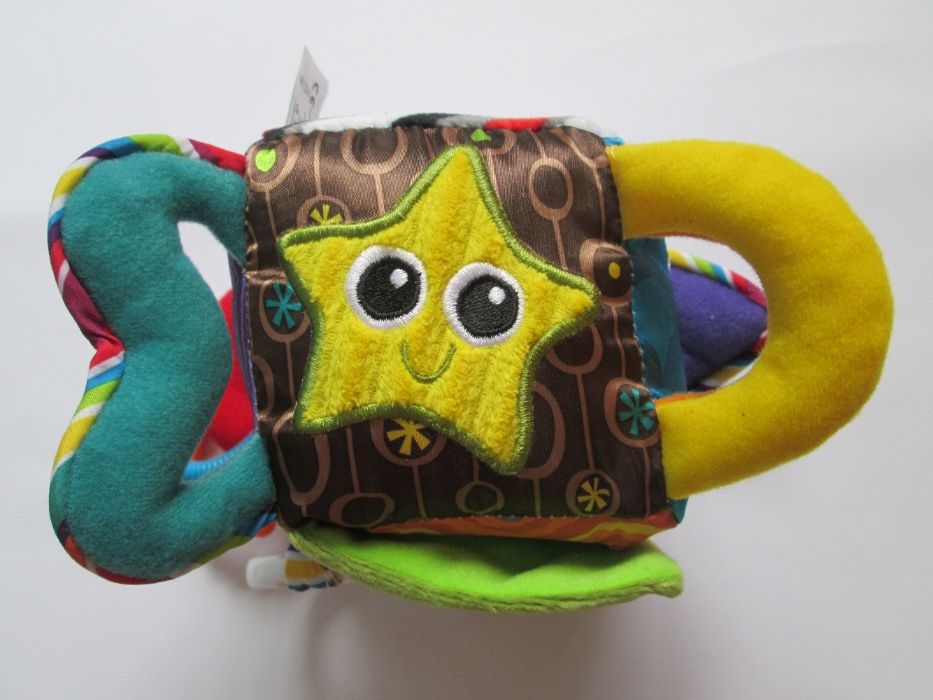 Lamaze подвеска Активный Куб, шуршалка, погремушка