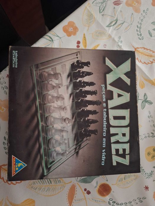 Tabuleiro de xadrez em vidro da Majora