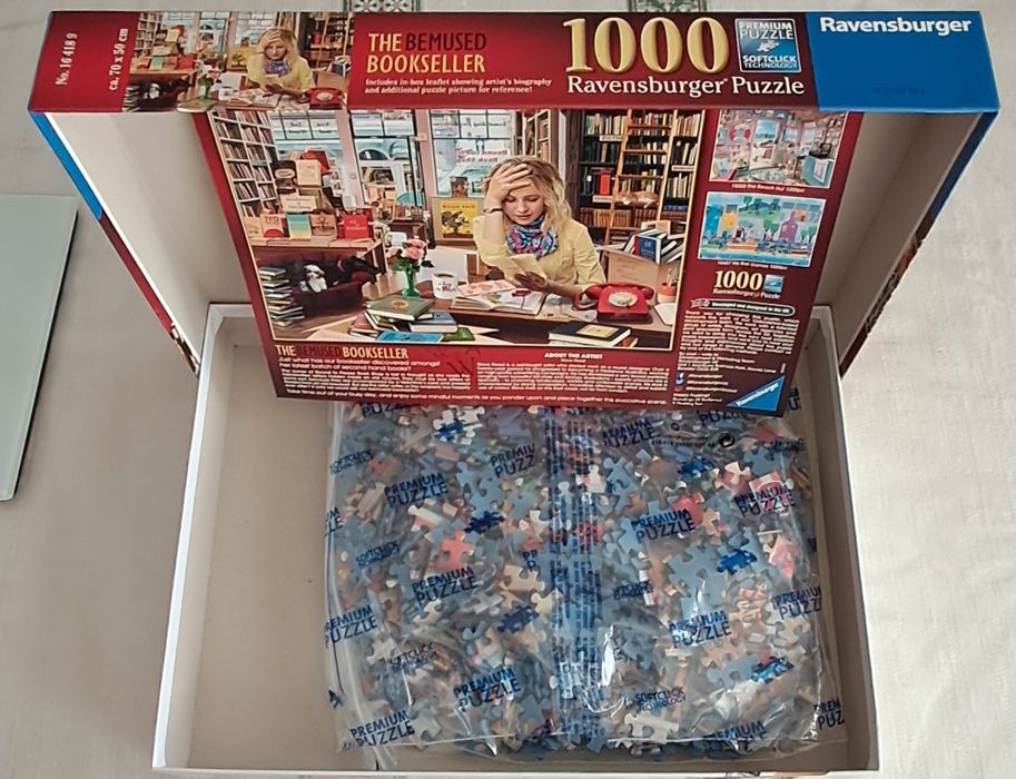 Puzzle 1000 Peças Ravensburger   -   The Bemused Bookseller
marca Ravensburger