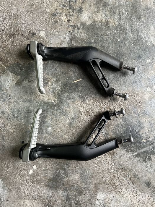 Pousa pes pendura yamaha r6 2020