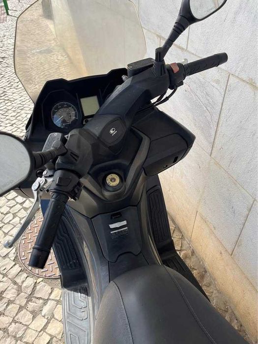 Vendo uma 125cc KYMCO GRAND DINK 125