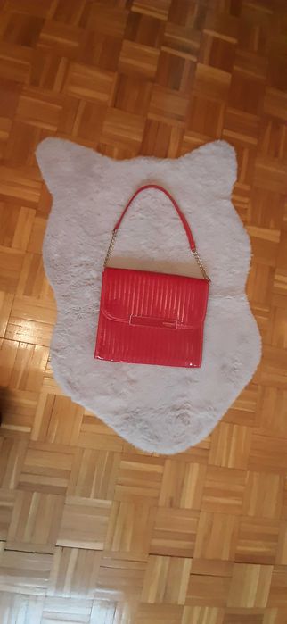 Czerwona torebka listonoszka lakierowana Monnari