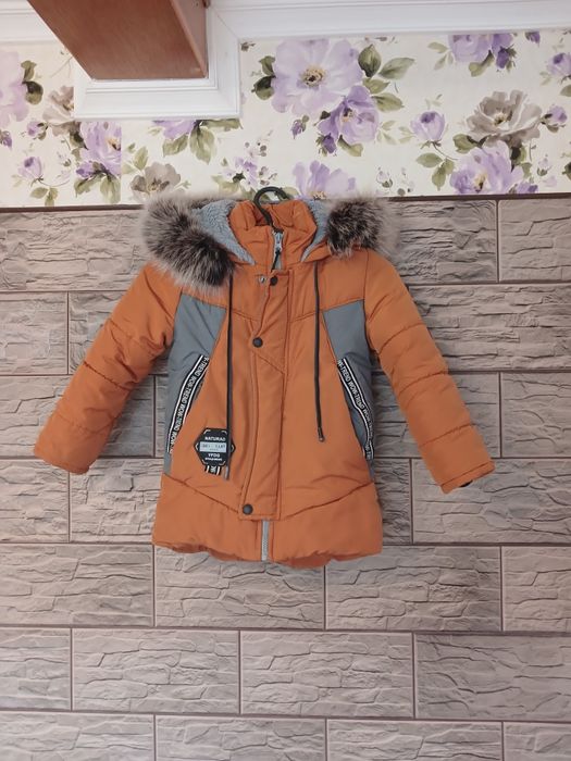 Тепла зимова куртка на 4-5 років