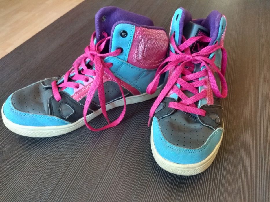 Wysokie trampki r. 38