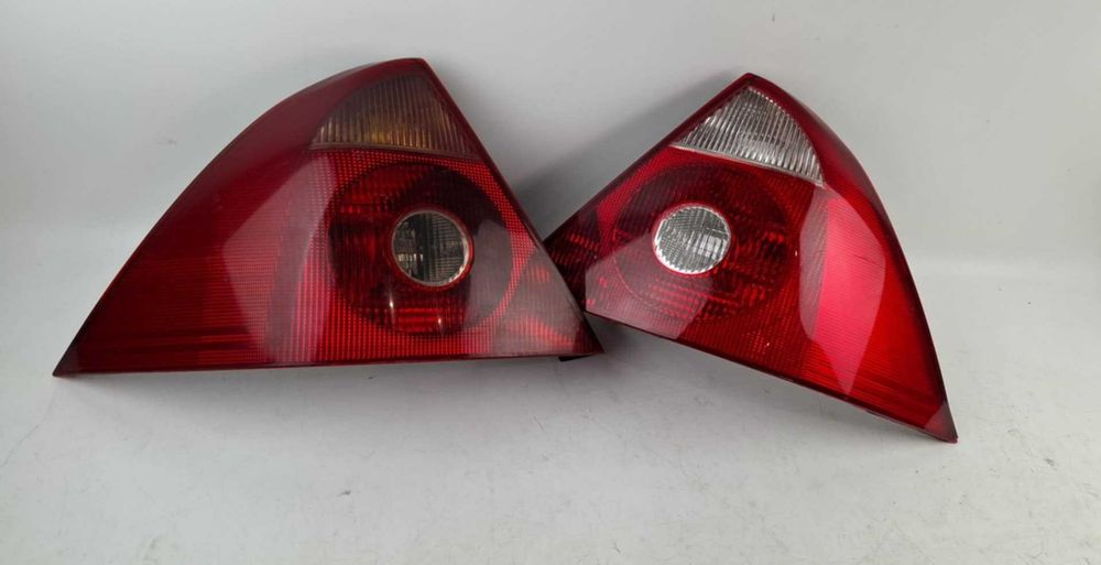 Ford Mondeo MK3 5D Lampa Prawa/lewa  tył komplet