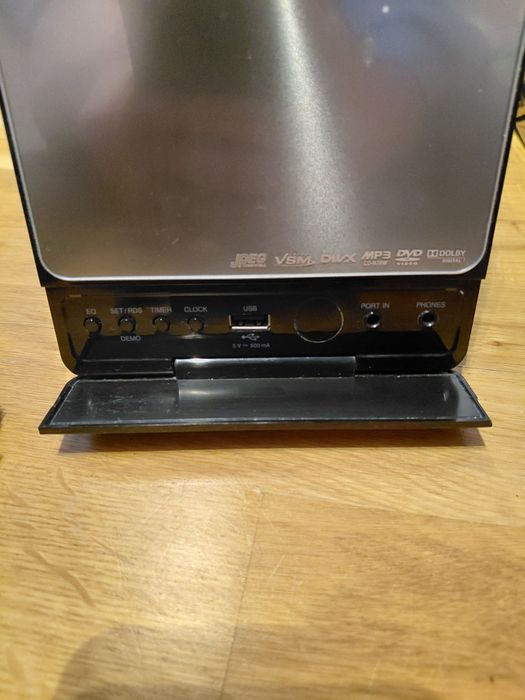 Zadbana wieża LG FB166