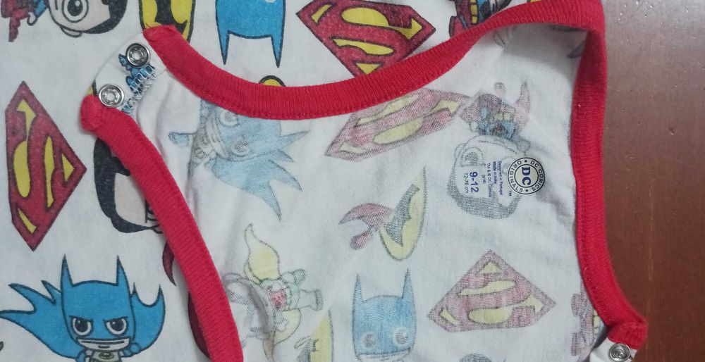 Lote de 4 macacões para bebé - 9 a 12 meses