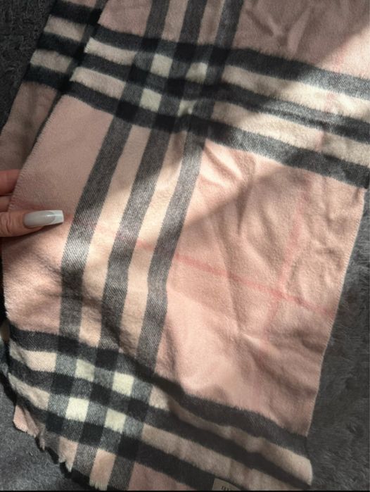 Szalik Burberry – 100% kaszmir, oryginalny
