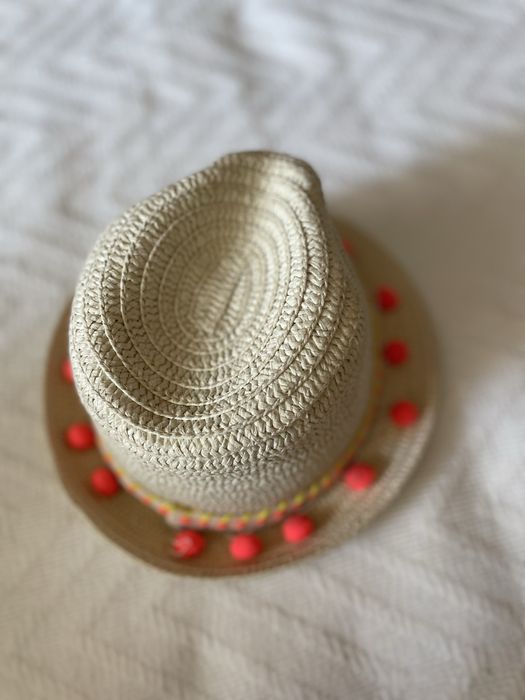 Chapéu de palha de menina