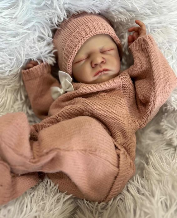 Bebé reborn disponível