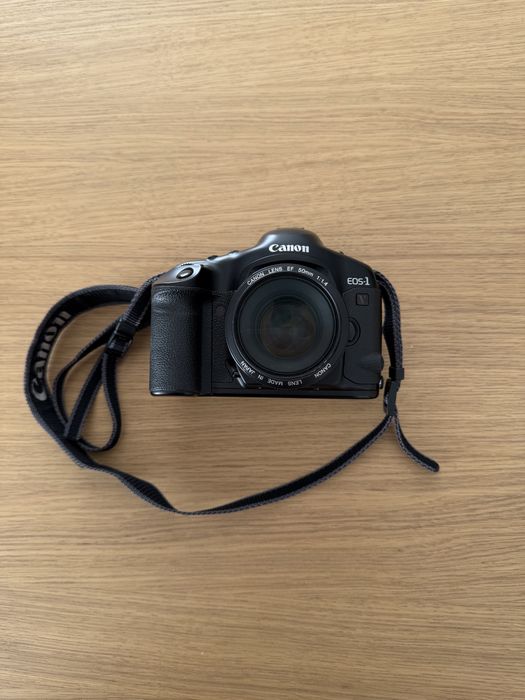 Canon EOS 1V + Canon EF 50mm f/1,4 USM