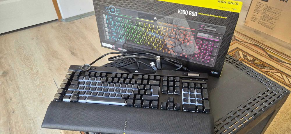 Teclado Corsair K100 RGB Layout UK + Pack Keycaps SteelSeries Prismcaps