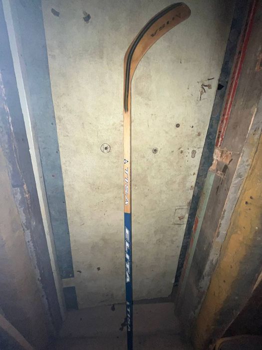 Продаю Клюшку так як останній місяць зими