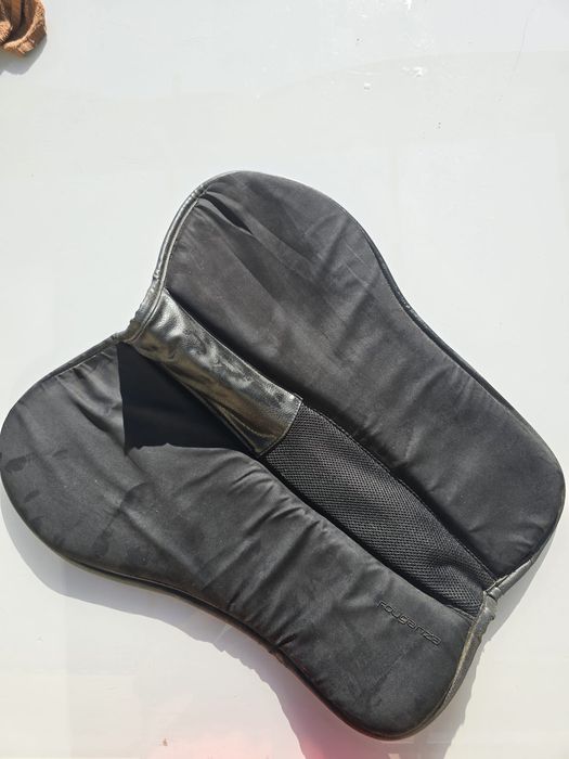 Selim de cavalo com acessórios