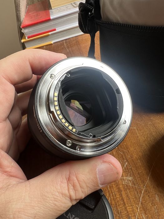 Vendo Sony FE50mm f1.8 como nova. Sem fungos nem manchas. Inclui bolsa da Lowepro tambem nova.