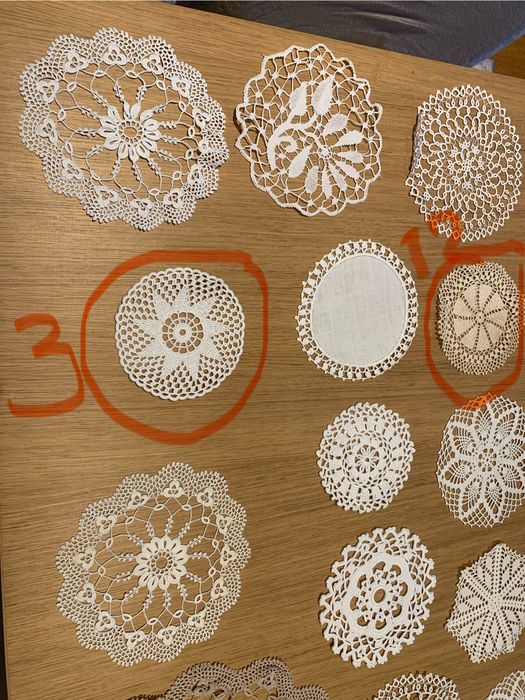 Peças soltas de artesanato feitas em renda