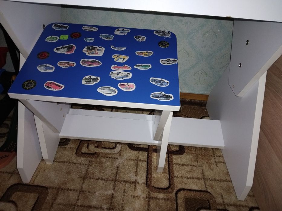 Дитячий столик для занять