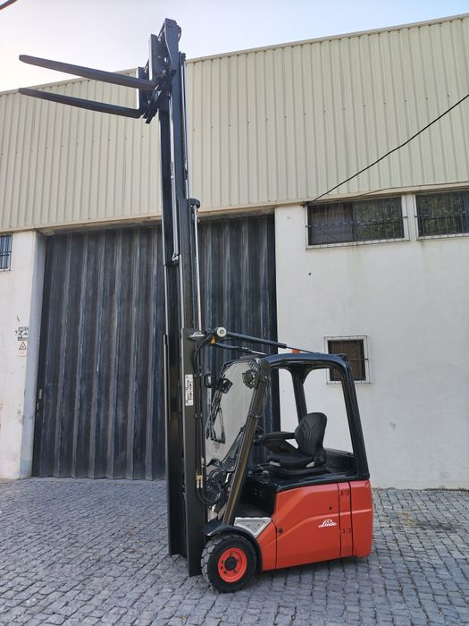 Empilhador Elétrico Linde 1600kg,Triplo 5.4MT, C/Novo , 11750€+iva