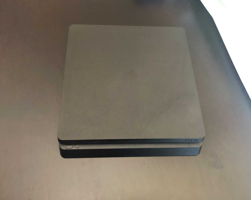 PS4 slim 1TB - s/comando
