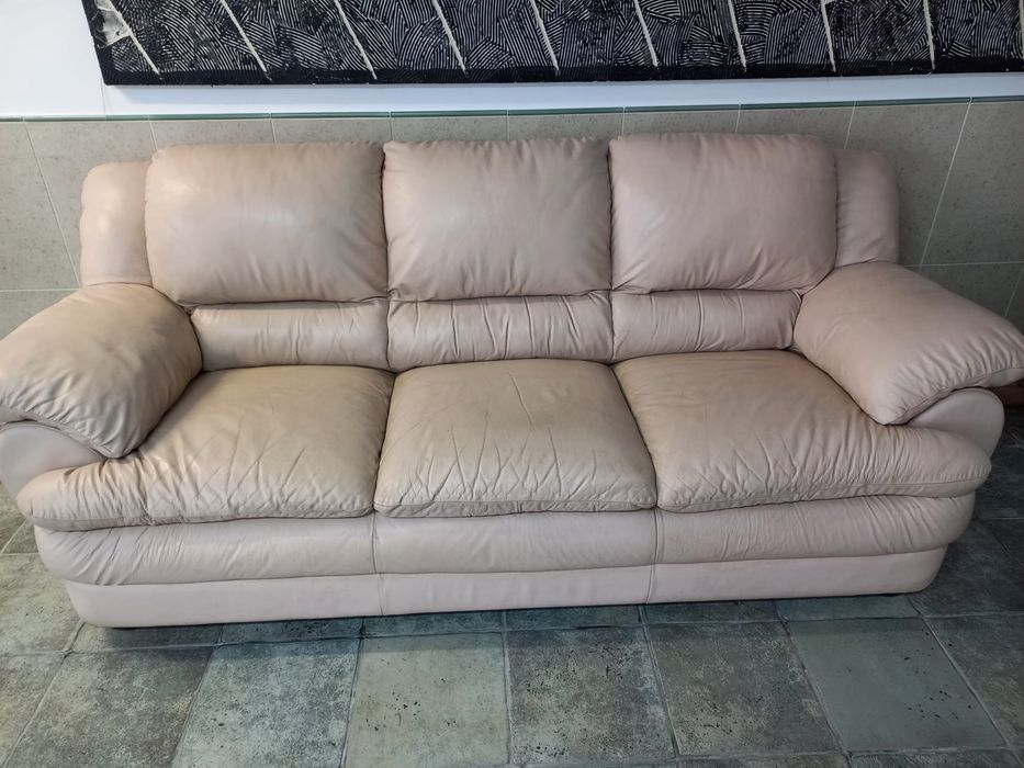 Sofá três lugares