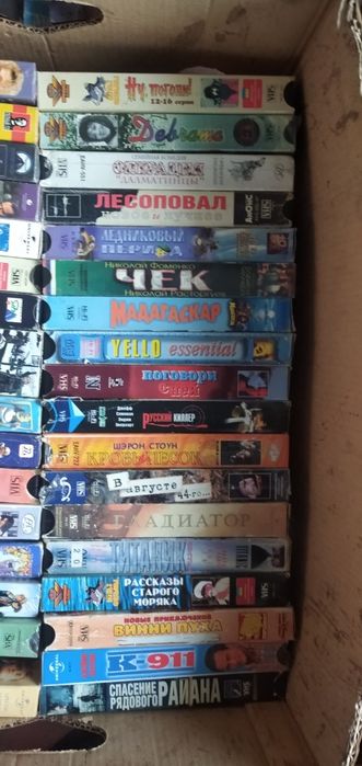 Видеокассеты VHS  кино и мультики