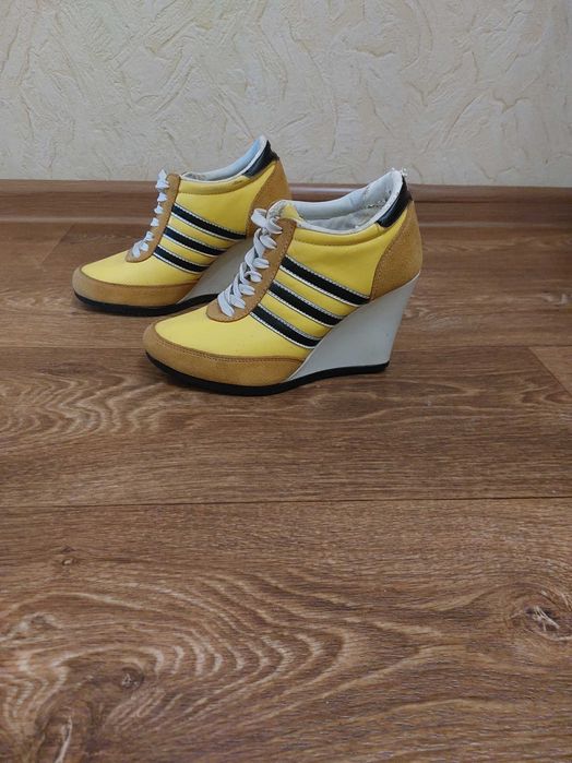 Кросівки adidas яскраві оригінали