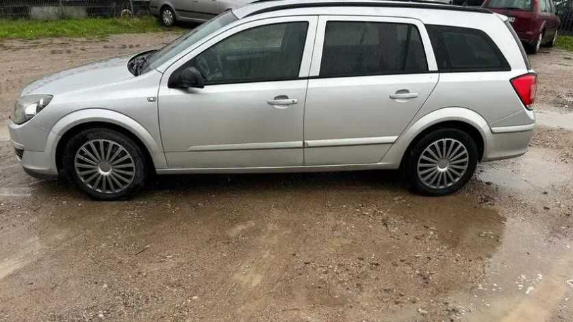 Opel Astra H kombi 1.6 ben 2005