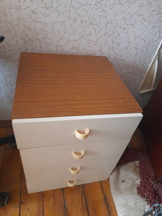 Тумбочка прикроватная и полка