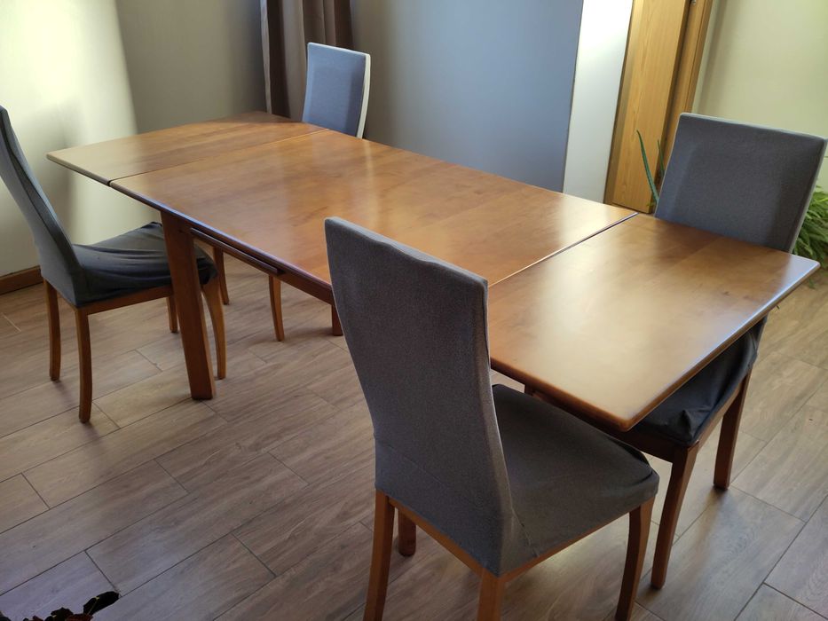 Mesa de Madeira Extensível para até 10 Pessoas + 4 Cadeiras