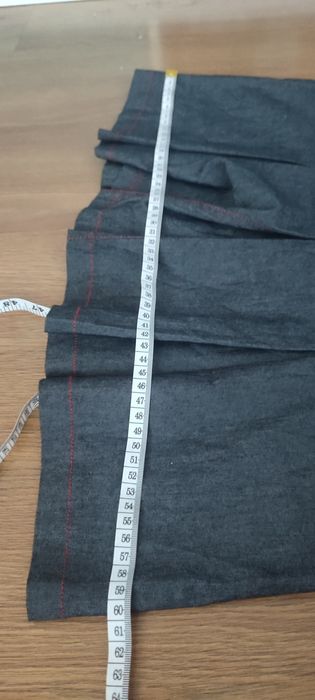 Szara spódnica z czerwonymi guzikami i paskiem 3/4,wymiary są na zdj