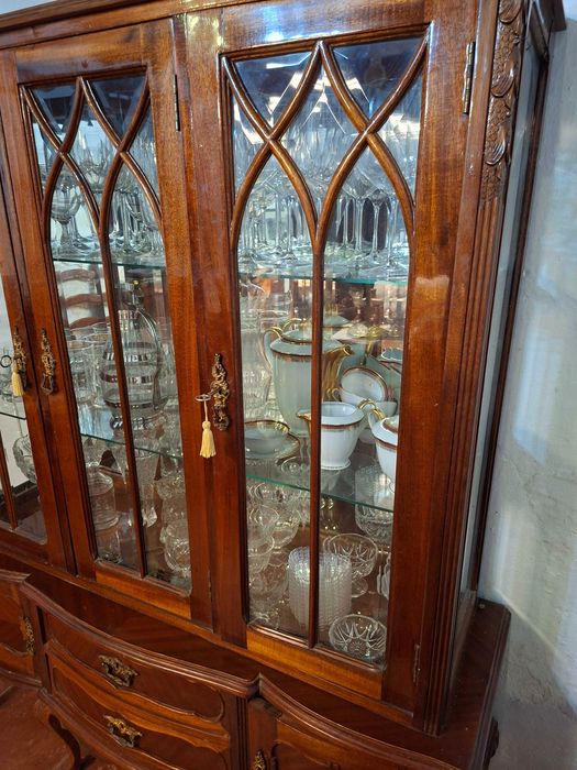 Cristaleira e mesa extensível estilo Queen Anne - vitrine antiga
