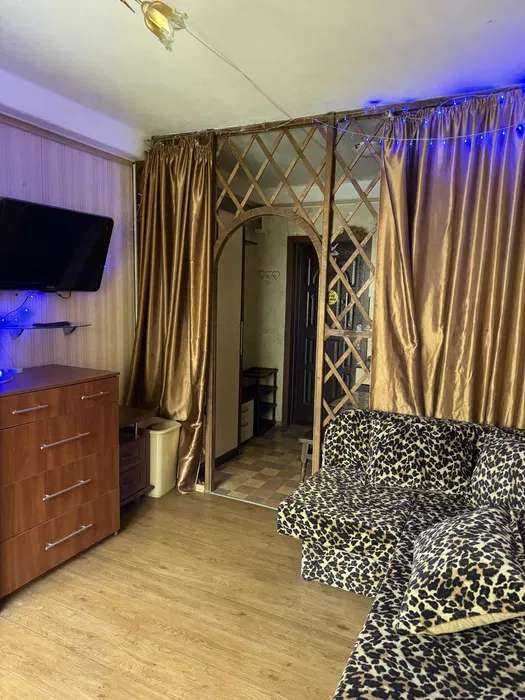 Здається кімната в гуртожитку на лісовому масиві