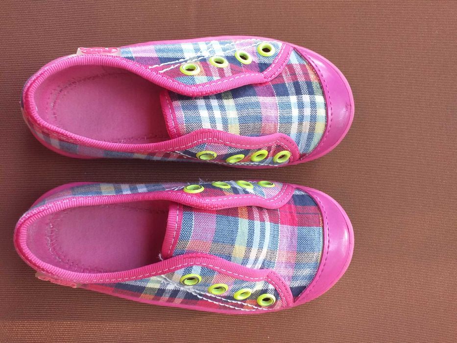 Trampki wsuwane rozm.25